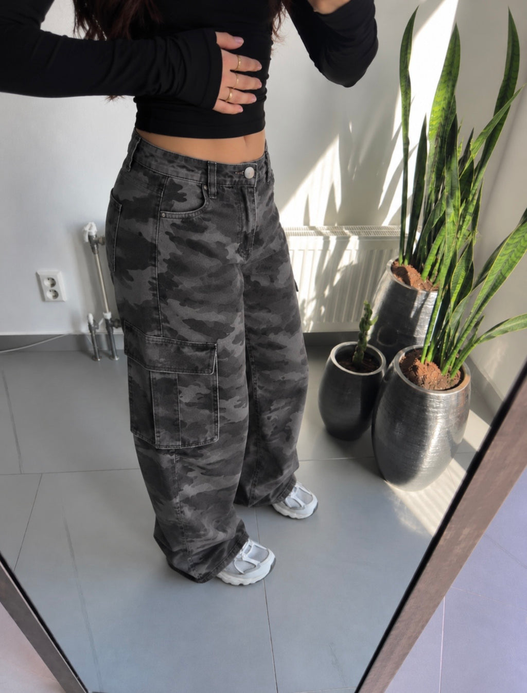 LOW WAIST BAGGY CAMO JEANS